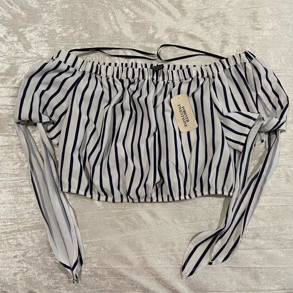 Crop Navy Blue stripped top - Picture 1 of 2